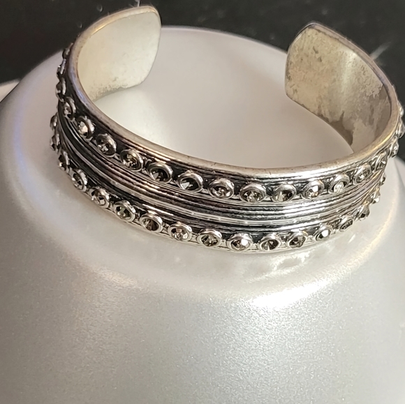 Lucky brand silver color  cuff - Picture 3 of 3